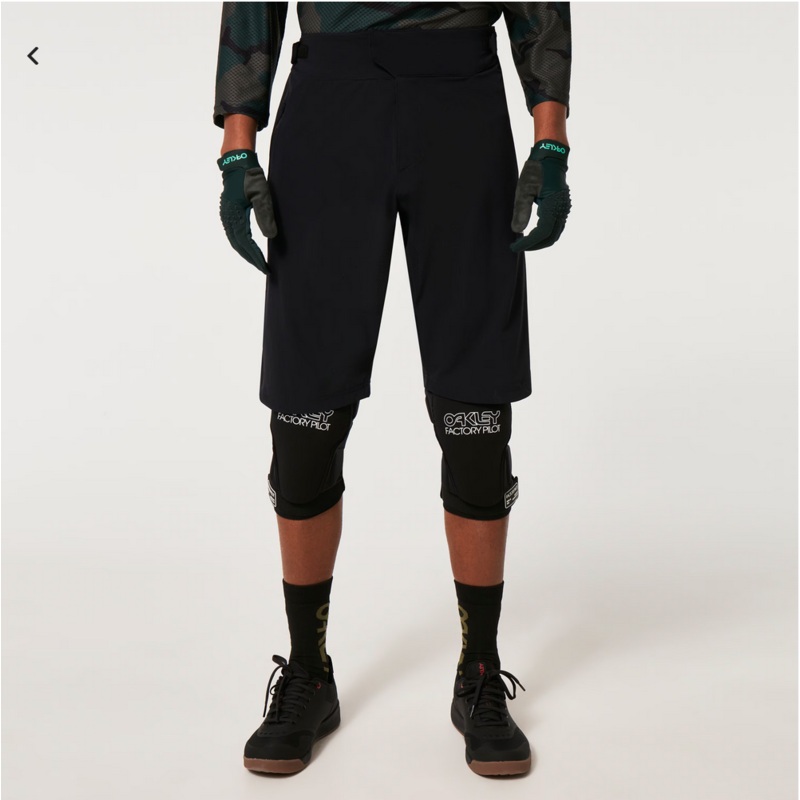 OAKLEY FACTORY PILOT RC SHORT BLACKOUT