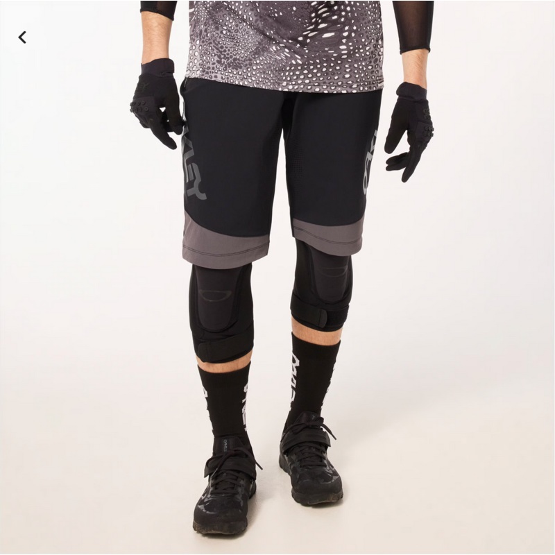 OAKLEY MAVEN SCRUB SHORT BLACK/GREY